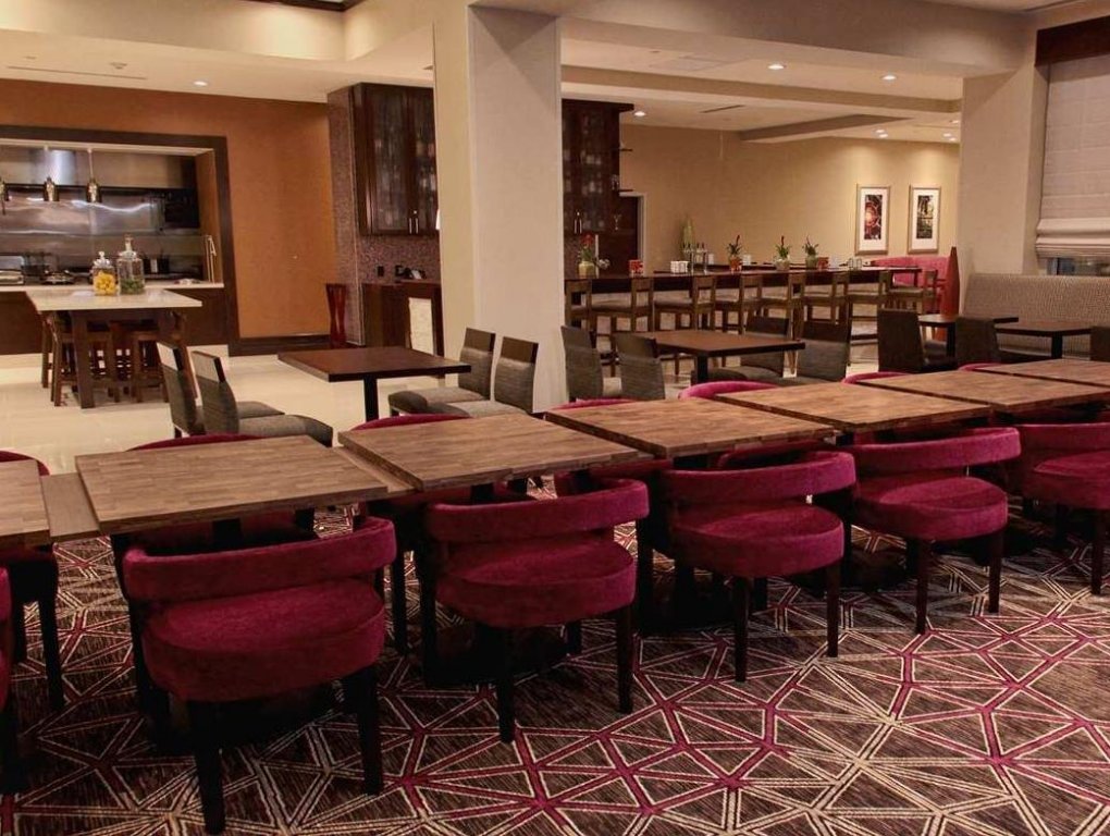 Фото Hilton Garden Inn Victoria