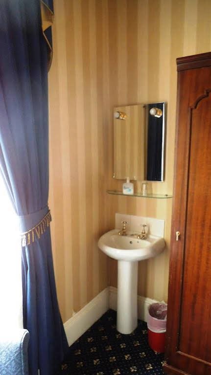 Фото The Alexander Guest House