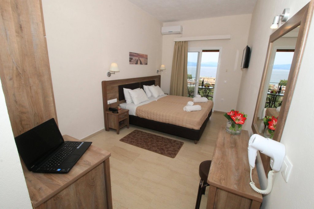 Фото Hotel Yannis Corfu