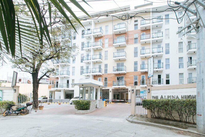 Гостиница RedDoorz Plus @ Imu1 Suites Paranaque