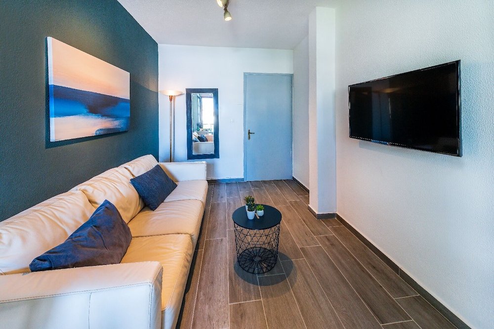 Фото Jonathan City Apartments