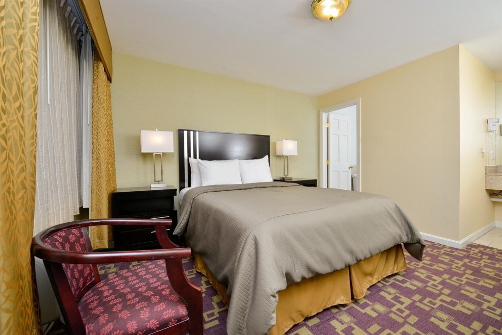 Фото Americas Best Value Inn Providence North Scituate