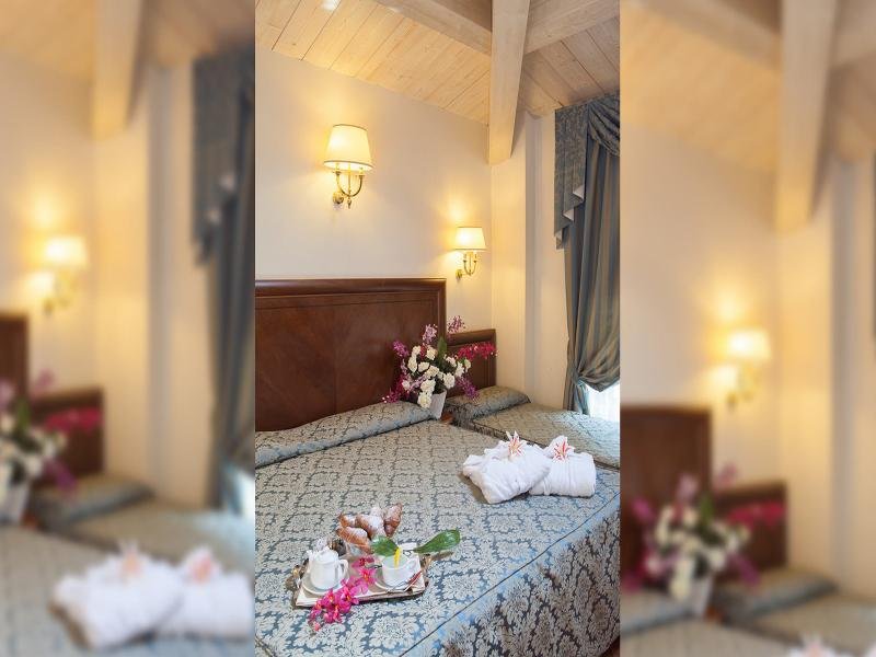 Фото Hotel Embassy