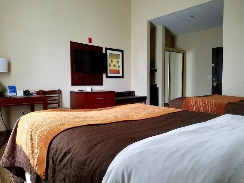 Фото Comfort Inn & Suites Love Field - Dallas Market Center