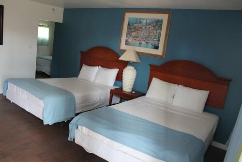 Гостиница Oceanside Inn and Suites в Оушенсайде
