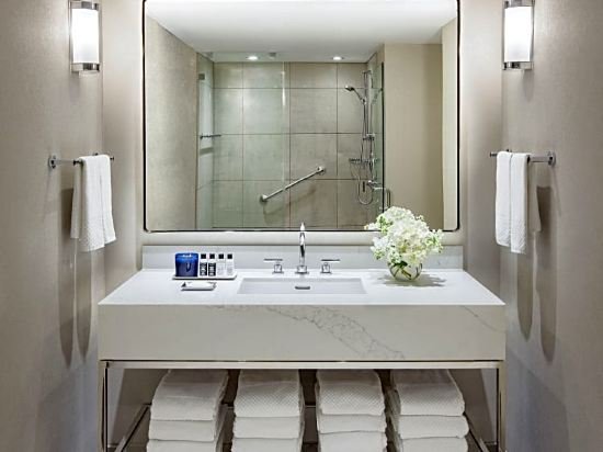 Фото The Marquette Hotel, Curio Collection by Hilton