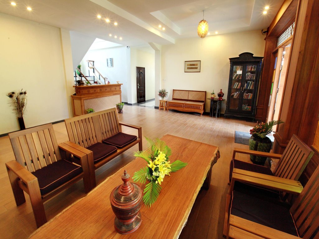 Фото A little bit of Mandalay Tavern