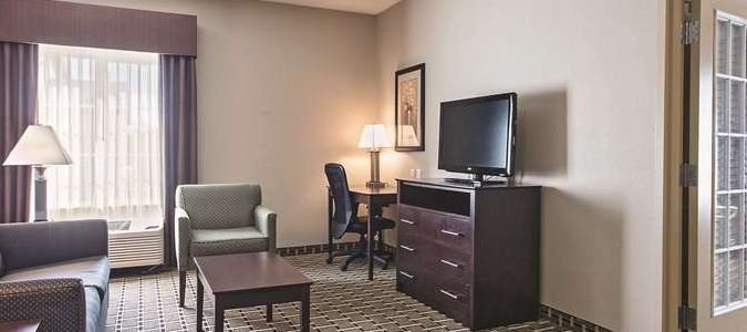 Фото La Quinta Inn & Suites by Wyndham Lancaster