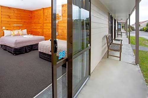 Фото Wellington Top 10 Holiday Park