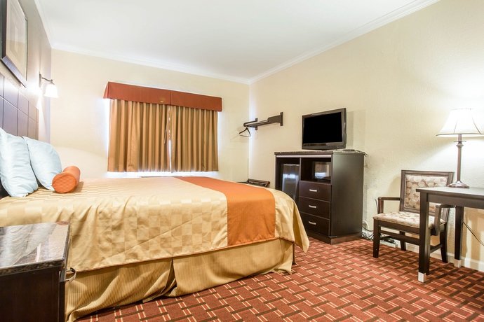 Фото Rodeway Inn & Suites Pasadena