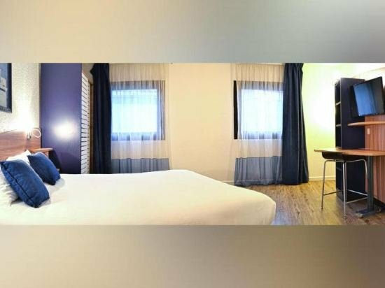 Гостиница Art Hotel Paris Est в Пантене