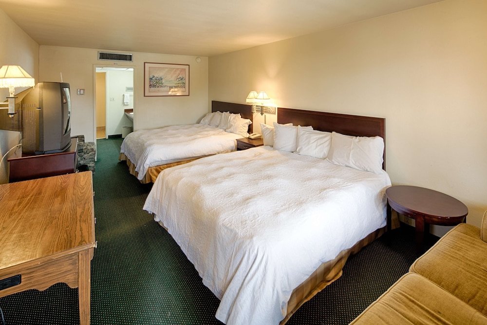 Фото Ramada by Wyndham Modesto Yosemite Area