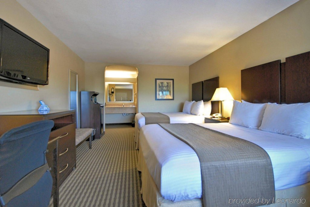 Фото Best Western Cedar Inn