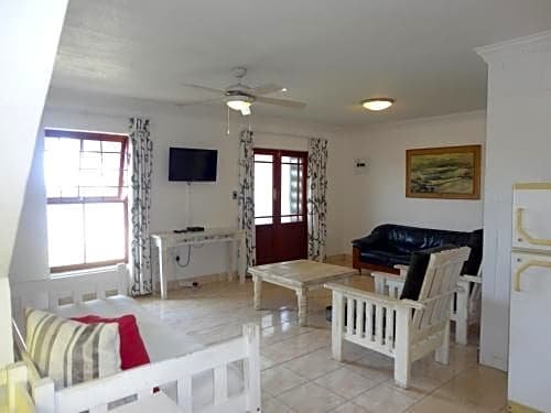 Фото Oceans Hotel & Self Catering
