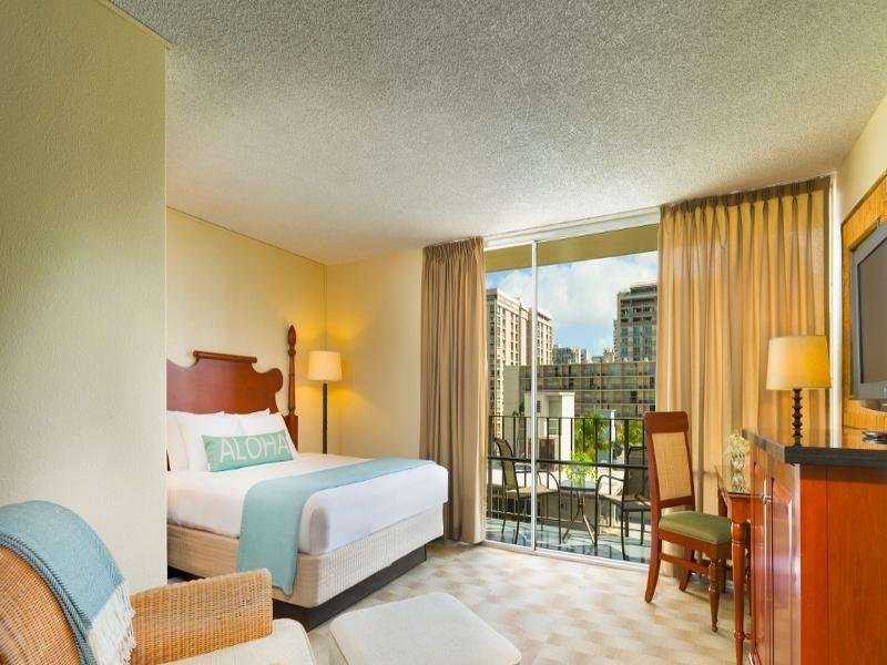 Фото Ohia Waikiki Studio Suites