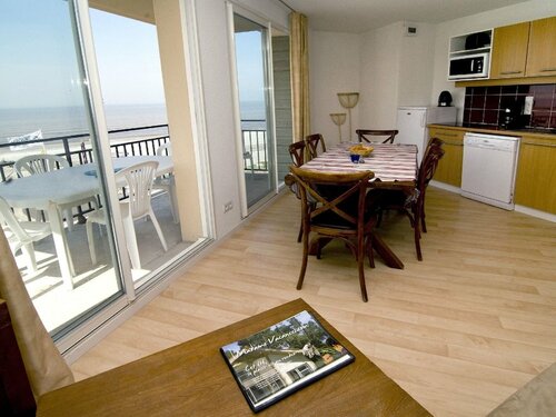 Жильё посуточно Comfortably furnished apartment with a sea view