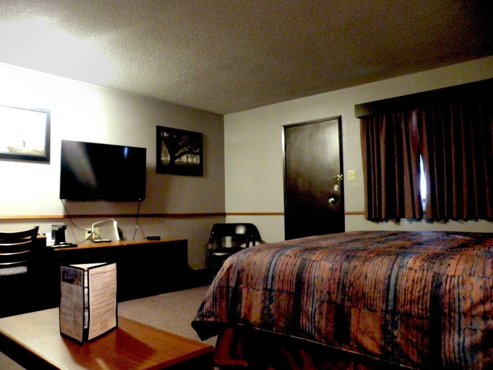 Фото Travelodge by Wyndham Brandon