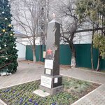 Героям штурма вокзала 10 сентября 1943 года (Zhukovskogo Street, 16) ، لافتة تاريخية، حجر أساس