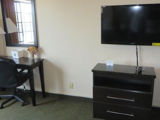 Фото Super 8 by Wyndham Hollywood LA Area