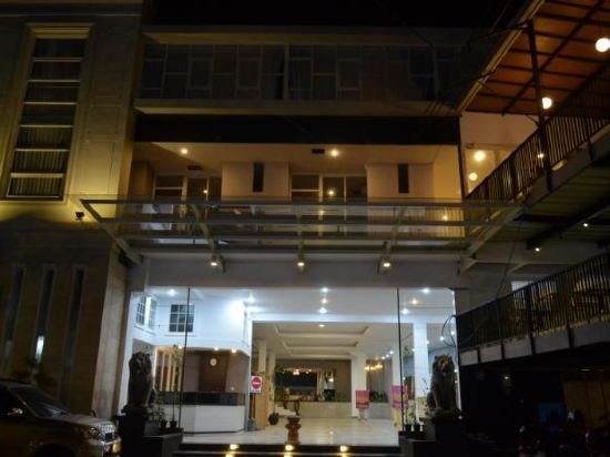 Фото De Wahyu Hotel