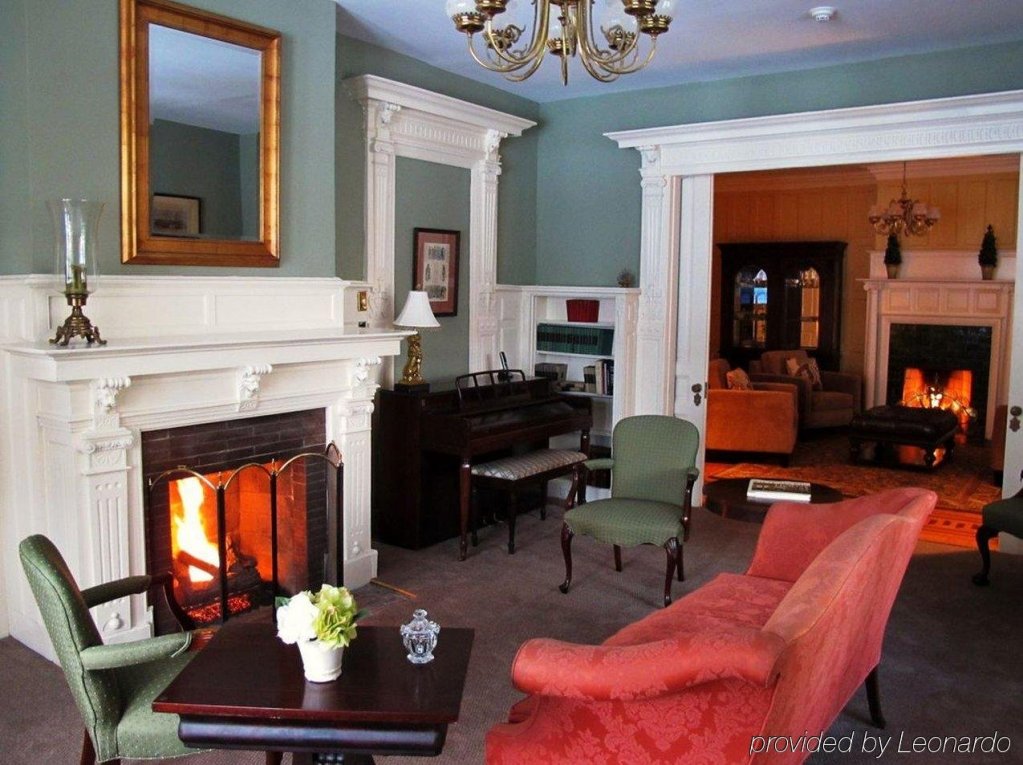 Фото The DeBary Inn