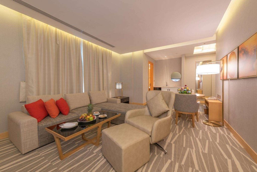 Фото Ramada Al Qassim Hotel And Suites