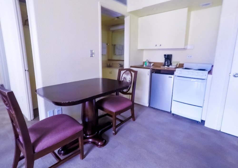 Фото Ohia Waikiki Studio Suites