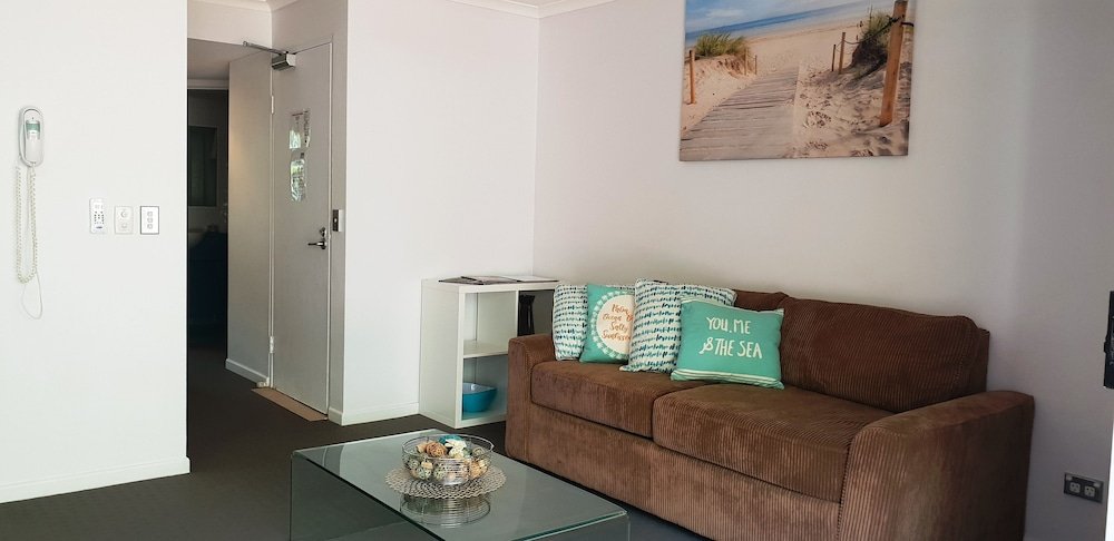 Фото Surfers Beach Resort 2