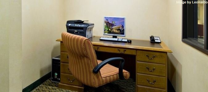 Фото Holiday Inn Express Hotel & Suites Medford-Central Point, an Ihg Hotel