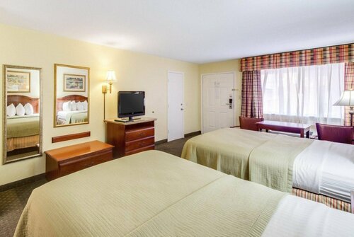 Гостиница Econo Lodge Inn & Suites Eagle Pass в Игл Пассе