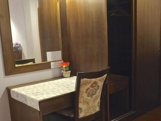 Фото Thanintorn Greenpark Hotel