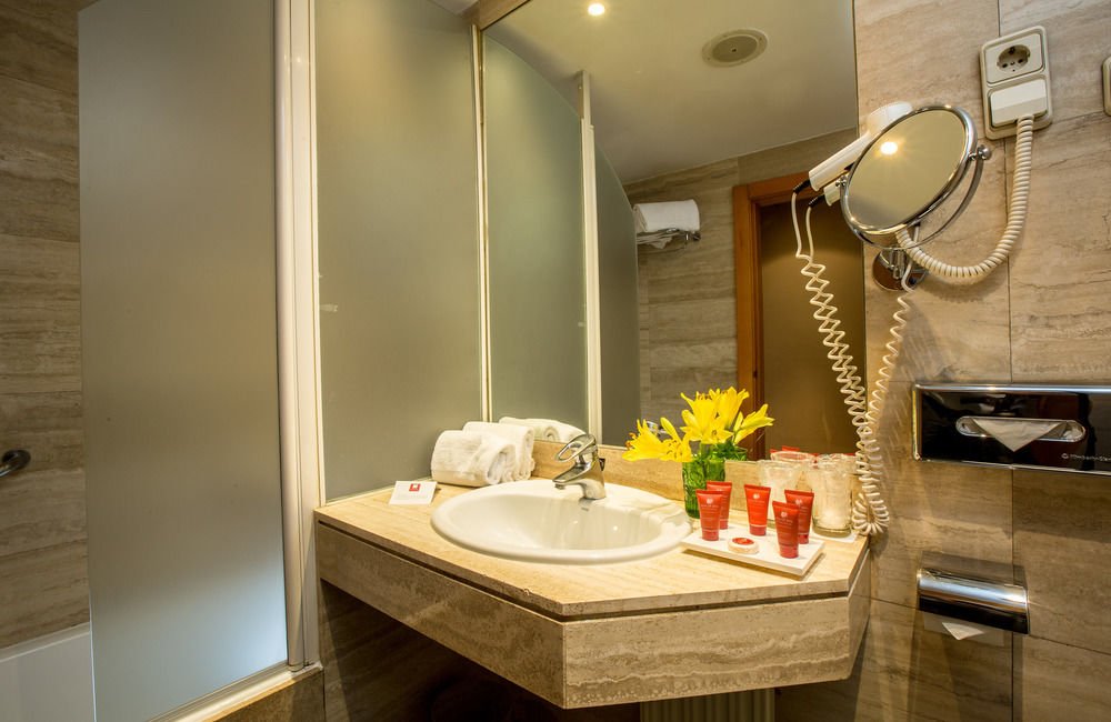 Фото Leonardo Hotel Madrid City Center