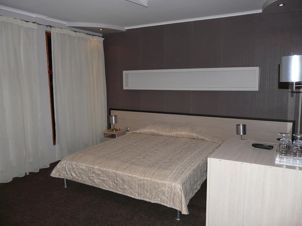 Фото Hotel Ustra