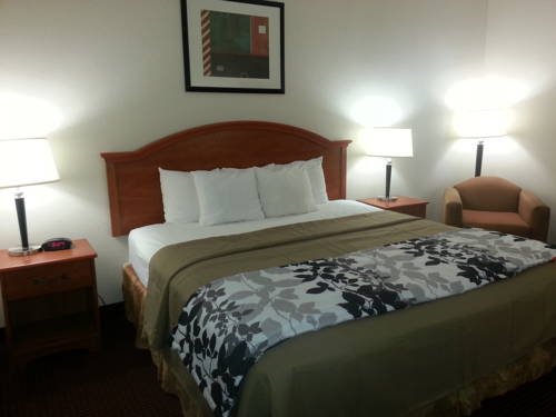 Фото Econo Lodge Inn & Suites Beaumont