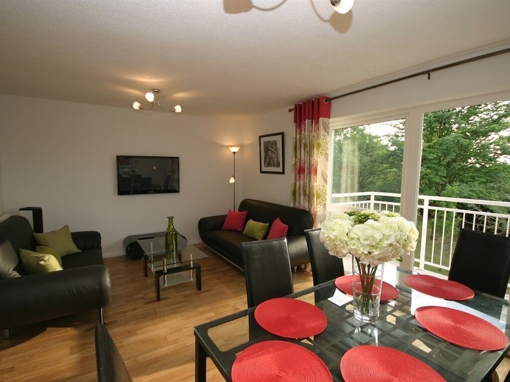 Фото Bishop's Court Apartment