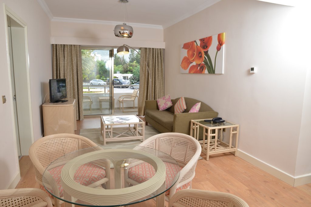 Фото Jasmine Court Hotel & Casino