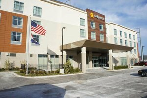 Гостиница La Quinta Inn & Suites by Wyndham Kansas City Beacon Hill