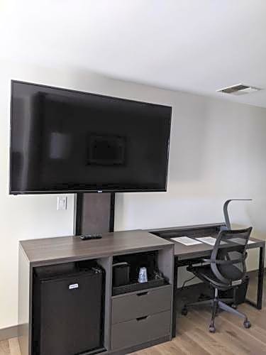 Фото Best Western Plus Hilltop Inn