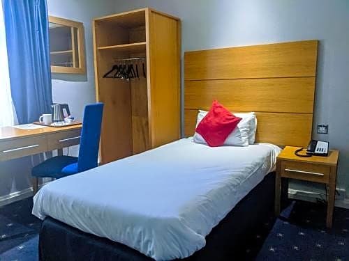 Фото Ramada by Wyndham Loughborough Hotel