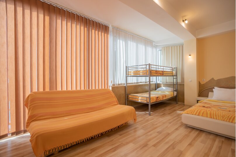 Фото Август