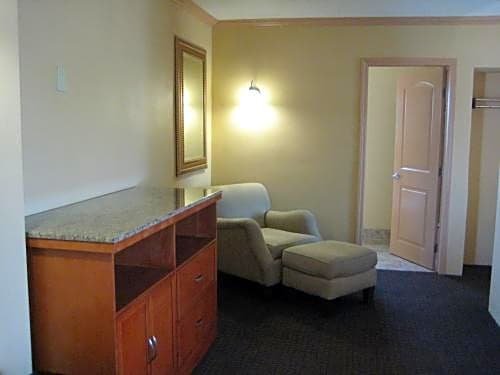 Фото Americas Best Value Inn Porterville