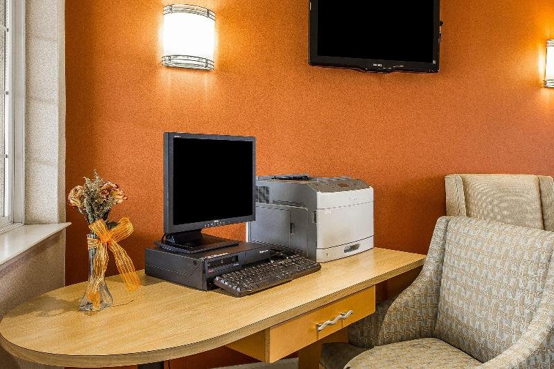 Фото Quality Inn & Suites Lathrop - South Stockton