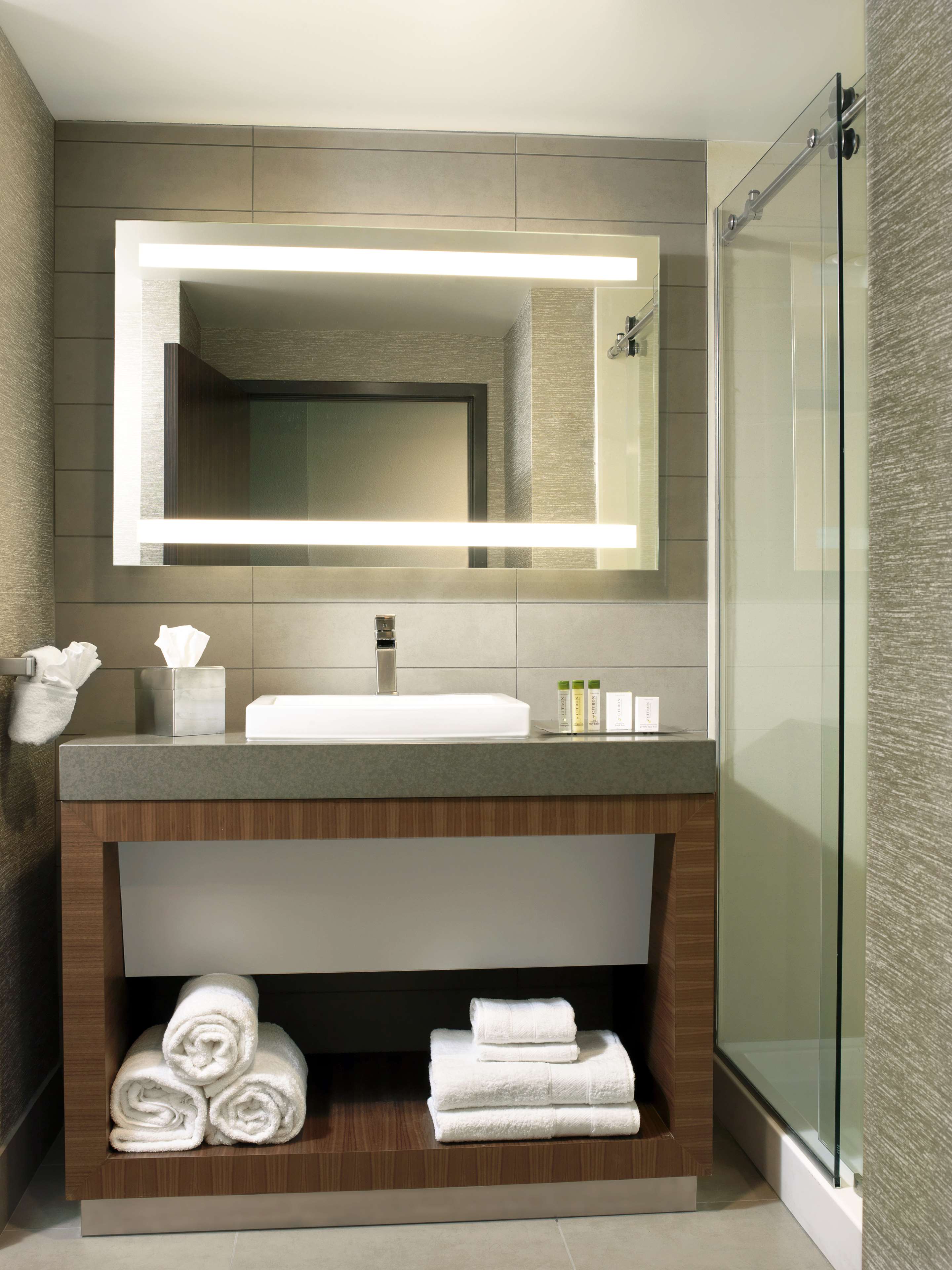 Фото The Broadway Columbia - a DoubleTree by Hilton