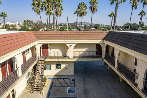 Гостиница Hyland Inn Long Beach в Лонг-Бич