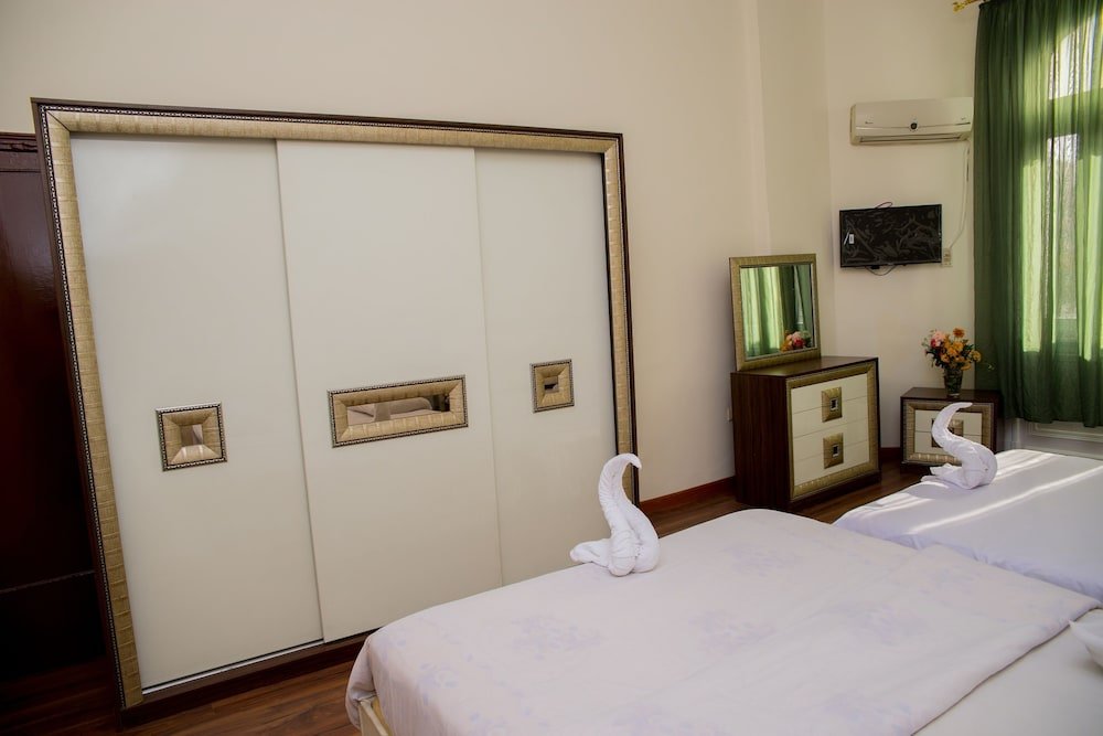 Фото New Grand Royal Hotel