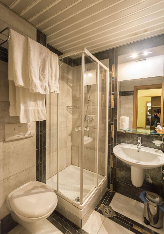 Фото Hotel Lirak