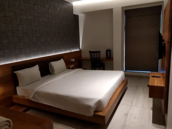 Фото The Bliss Hotel