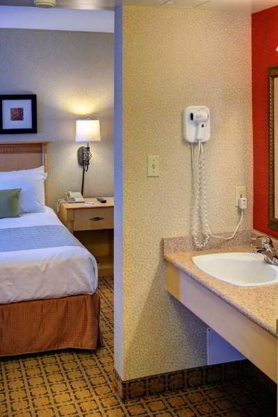 Фото Accent Inns Kelowna