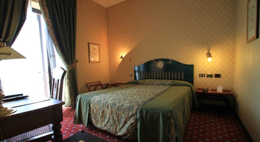 Фото Colony Hotel