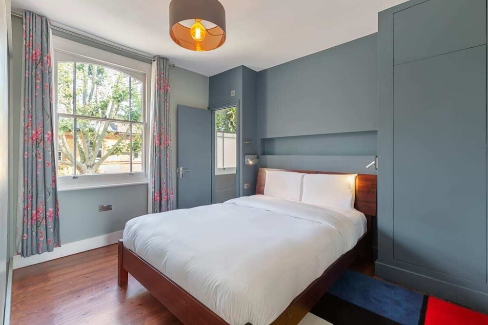 Фото Chic Victorian House near London Bridge